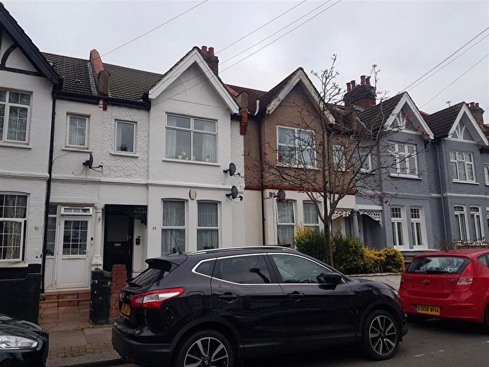 2 Bedroom Flat To Rent In Gassiot Road, SW17