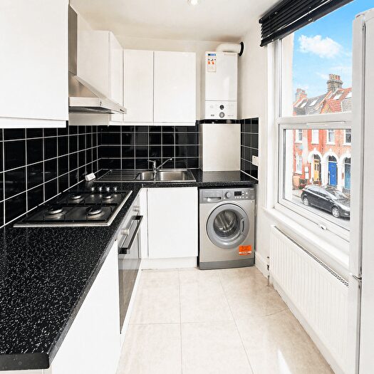 1 Bedroom Flat To Rent In Longley Road, SW17