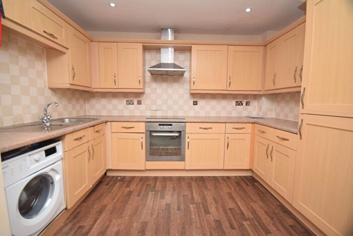 2 Bedroom Apartment To Rent In Parkhouse Court, Hatfield, AL10
