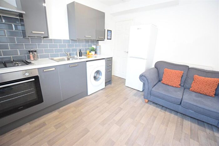 2 Bedroom Terraced House To Rent In Albany Steet - Student Apartment - /, LN1