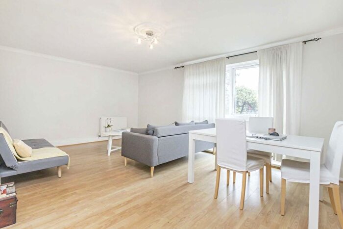 2 Bedroom Flat To Rent In Inglis Road, Ealing, W5