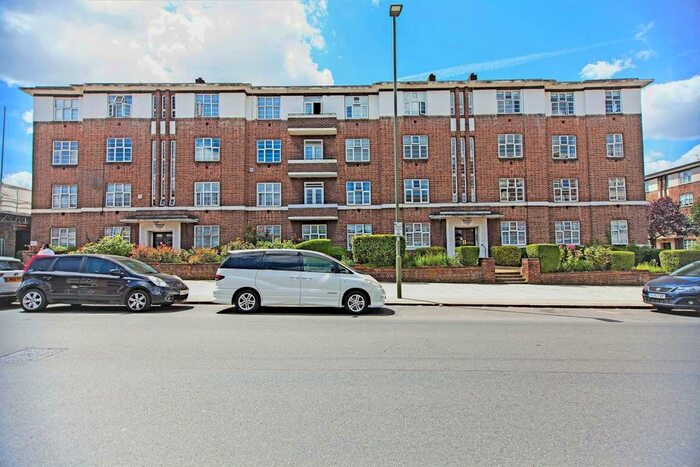 2 Bedroom Flat To Rent In Windsor Court, Golders Green Road, Golders Green, NW11