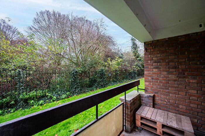 1 Bedroom Flat To Rent In Cadiz Street, Elephant And Castle, London, SE17