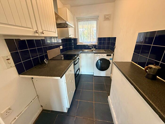 Flat To Rent In Olympic Close, Luton, LU3