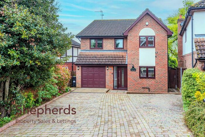 4 Bedroom Detached House For Sale In Tatsfield Avenue, Nazeing, EN9