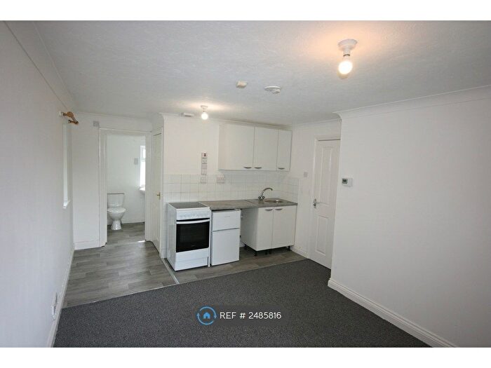 Studio To Rent In Violet Close, Bedford, MK42