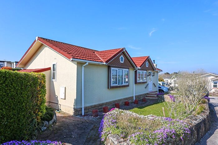 2 Bedroom Mobile/park Home For Sale In Glenleigh Park, Sticker, St Austell, PL26