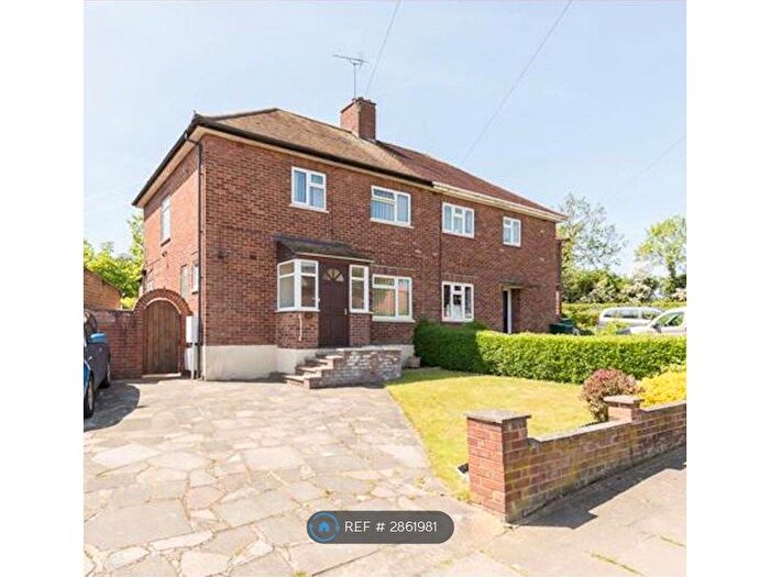 3 Bedroom Semi Detached House To Rent In Nupton Drive, Barnet, EN5