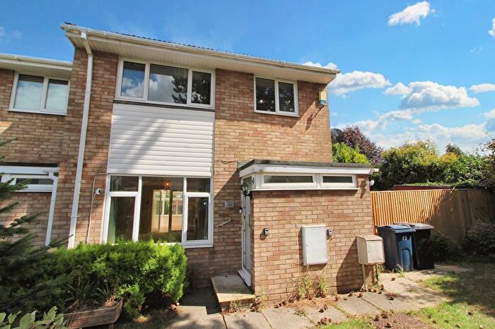 3 Bedroom End Of Terrace House For Sale In Campbells Ride, Holmer Green, HP15