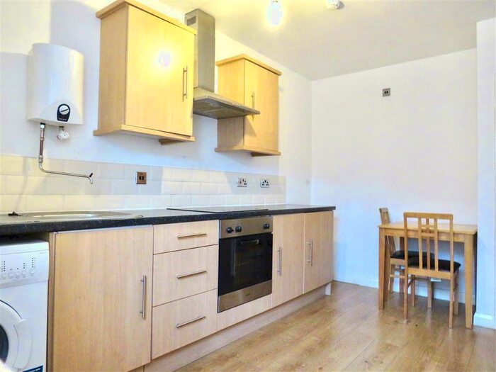 1 Bedroom Apartment To Rent In Common Road, Huddersfield, HD1