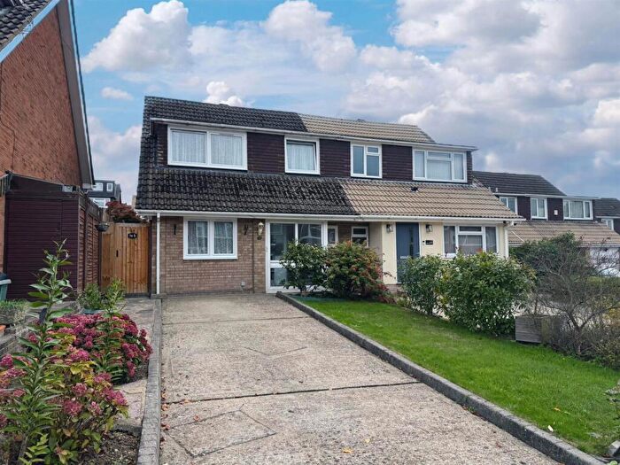 3 Bedroom Semi-Detached House For Sale In Mayfield Gardens, Brentwood, CM14
