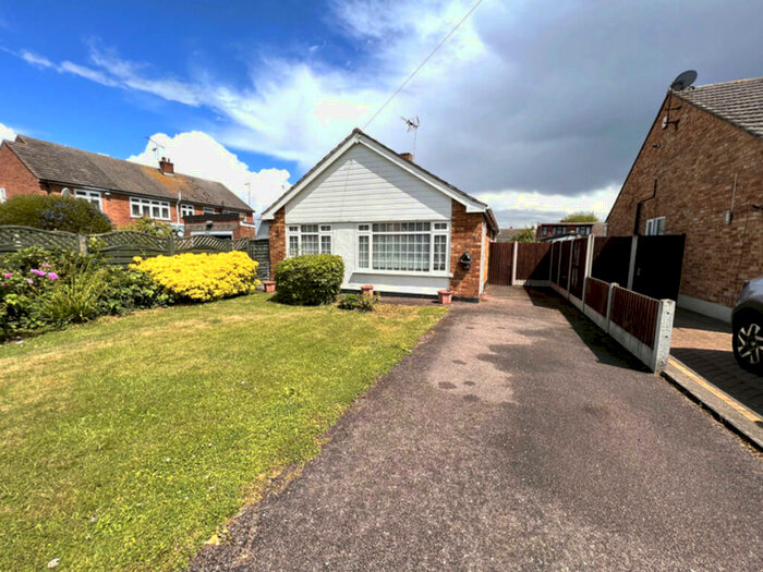 2 Bedroom Detached Bungalow To Rent In Cedar Drive, Hullbridge, SS5