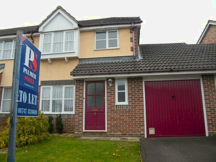 3 Bedroom House To Rent In Pimpernel Court, Gillingham, SP8