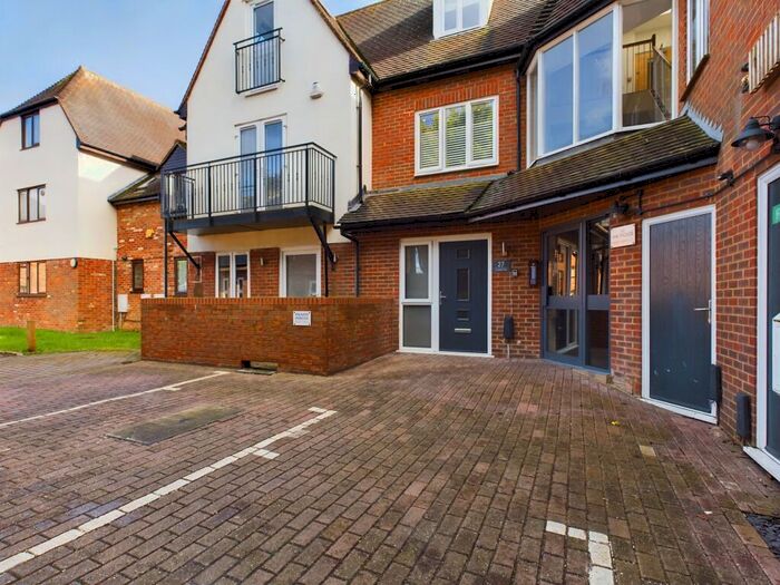 1 Bedroom Flat To Rent In Malthouse Square, Princes Risborough, Buckinghamshire, HP27
