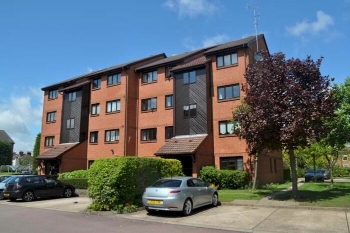 1 Bedroom Flat To Rent In Cross Road, London, SW19