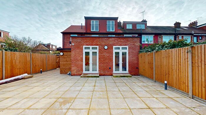 Studio To Rent In Grasmere Avenue, Acton, W3