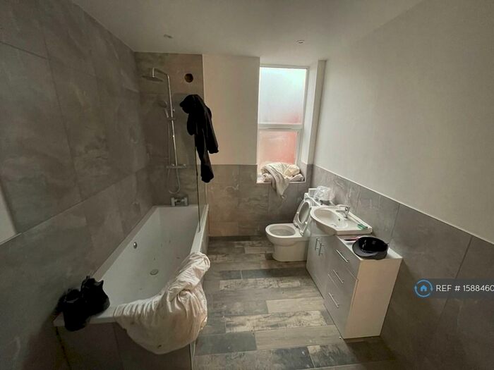 2 Bedroom Flat To Rent In Pelaw, Gateshead, NE10