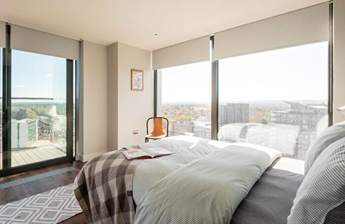 2 Bedroom Apartment To Rent In Commercial Way, Woking, Surrey, GU21