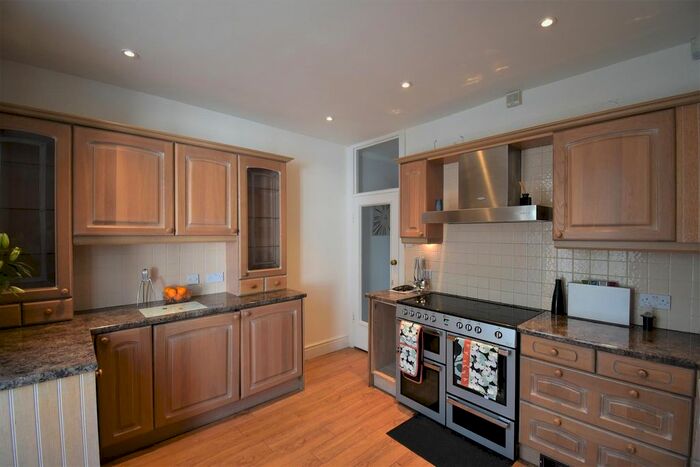 1 Bedroom Flat To Rent In Heaton Road, Gledholt, Huddersfield, HD1