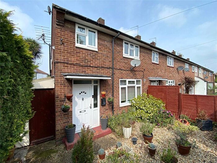 2 Bedroom End Of Terrace House For Sale In Radfield Way, Sidcup, Kent, DA15