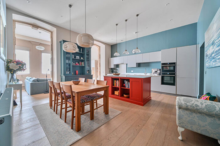 2 Bedroom Flat For Sale In Guinea Street, Bristol, BS1