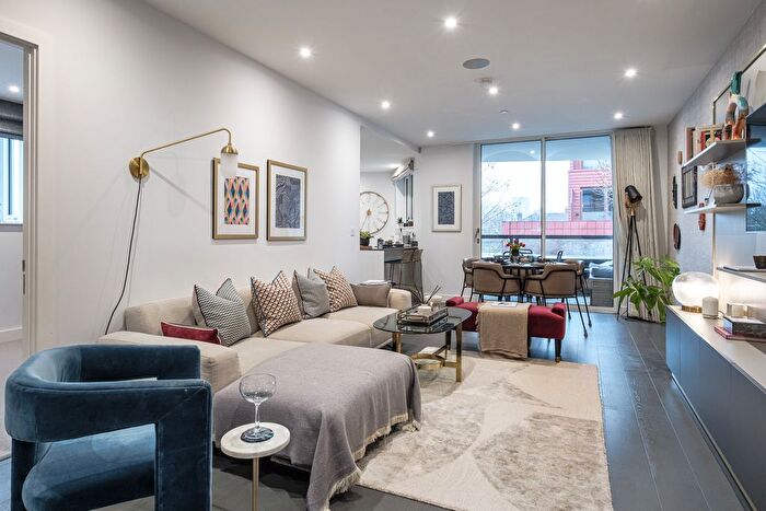 3 Bedroom Flat For Sale In The Crosse, Bermondsey, SE1