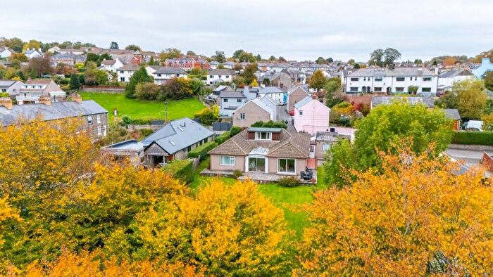 5 Bedroom Property For Sale In Kensington, Brecon, LD3