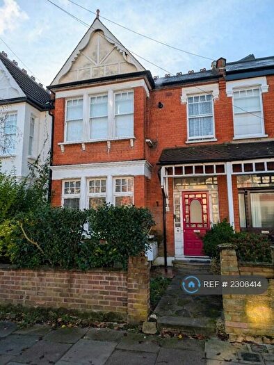 2 Bedroom Flat To Rent In Park Avenue, London, N13