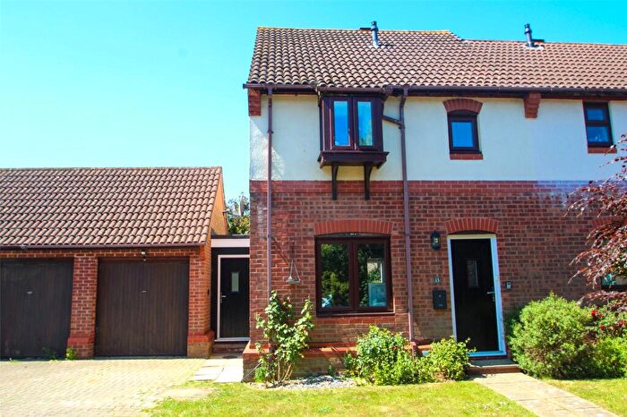 3 Bedroom End Of Terrace House To Rent In Barton Drive, Hamble, Southampton, Hampshire, SO31