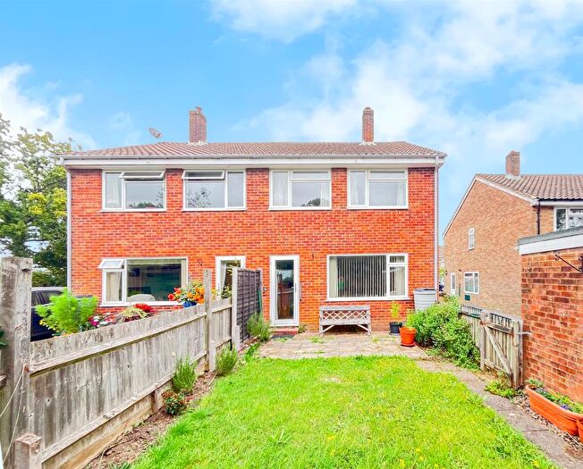 3 Bedroom Semi Detached House For Sale In Grange Close, Horam, Heathfield, TN21