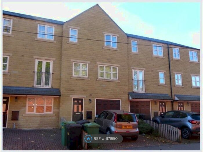 4 Bedroom Terraced House To Rent In Mirfield, Mirfield, WF14