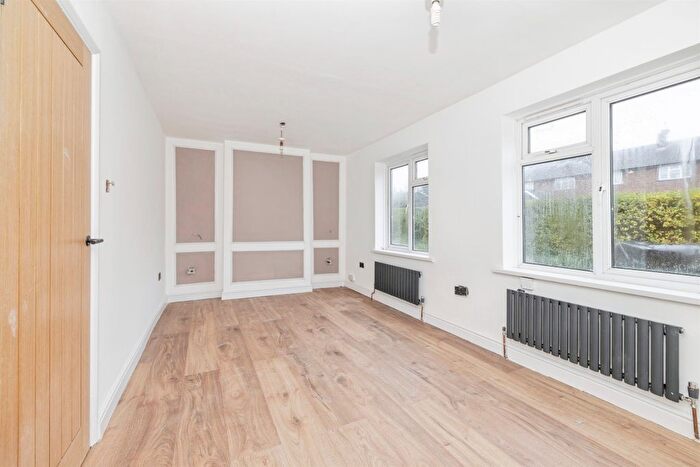 Studio To Rent In Cotswold Avenue, Bushey, WD23
