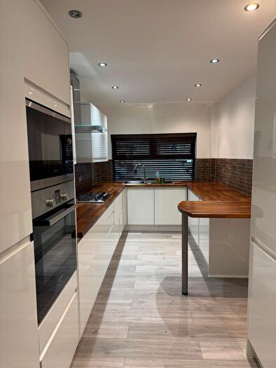 3 Bedroom Semi-Detached House To Rent In Swanfield Road, Waltham Cross, EN8