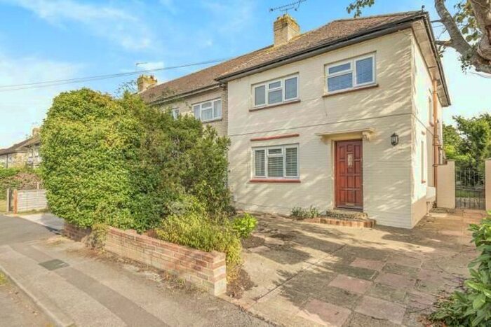 5 Bedroom Semi-Detached House To Rent In Ashwood Road, Englefield Green, Egham, TW20