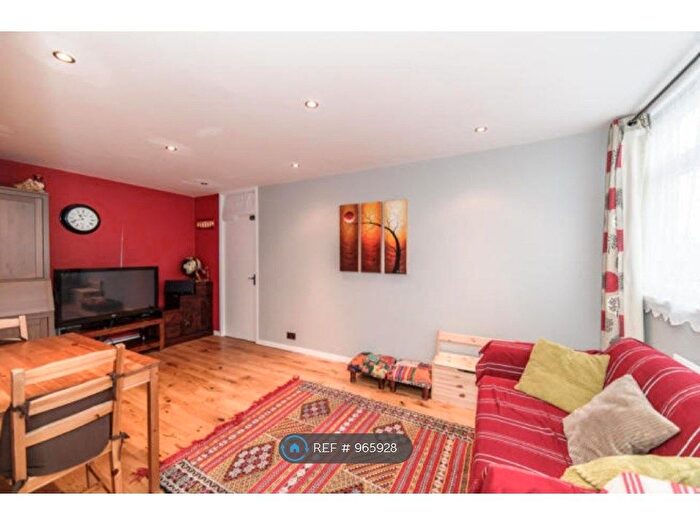 1 Bedroom Flat To Rent In Glanville Road, London, SW2