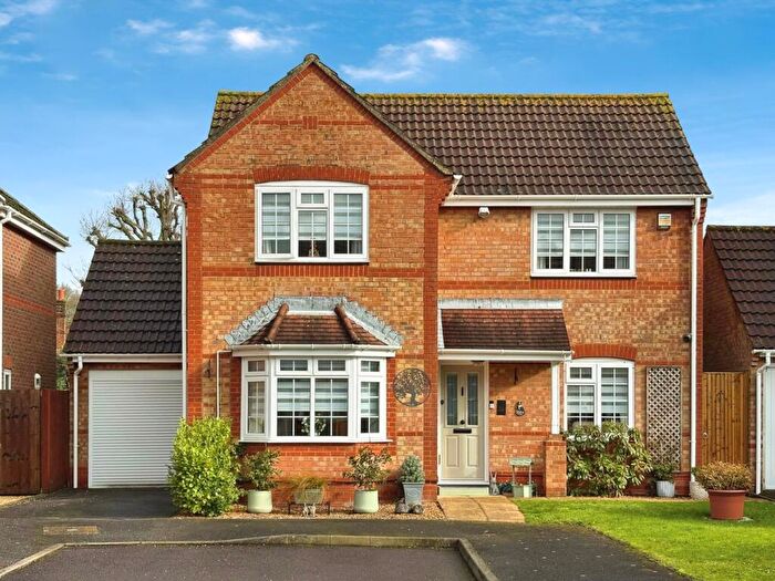 3 Bedroom Detached House For Sale In The Grove, Butlocks Heath, Netley Abbey, SO31