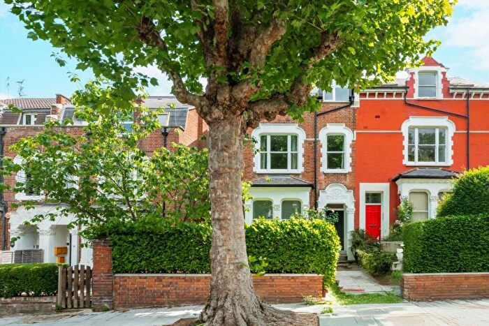 2 Bedroom Flat To Rent In Cromwell Avenue, Highgate, N6