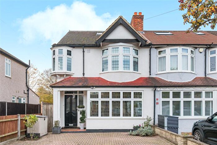 4 Bedroom End Of Terrace House For Sale In Stanhope Grove, Beckenham, BR3