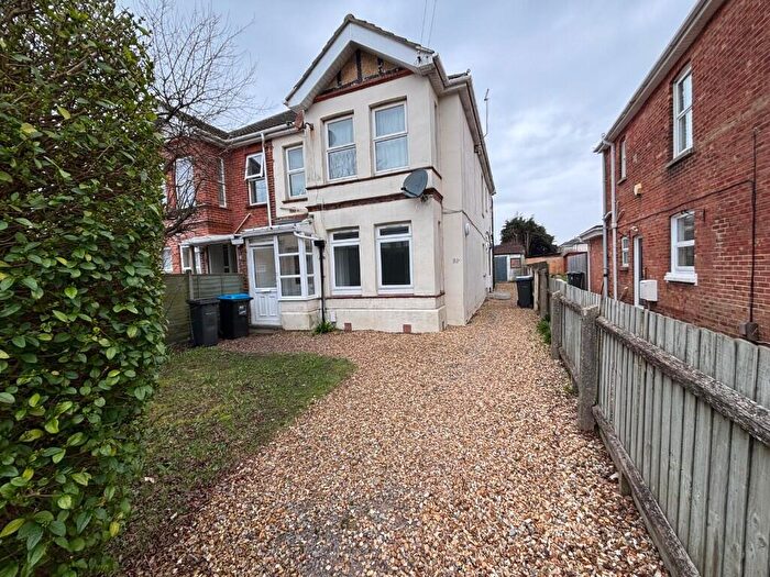 2 Bedroom Flat To Rent In Bennett Road, Bournemouth, Dorset, BH8