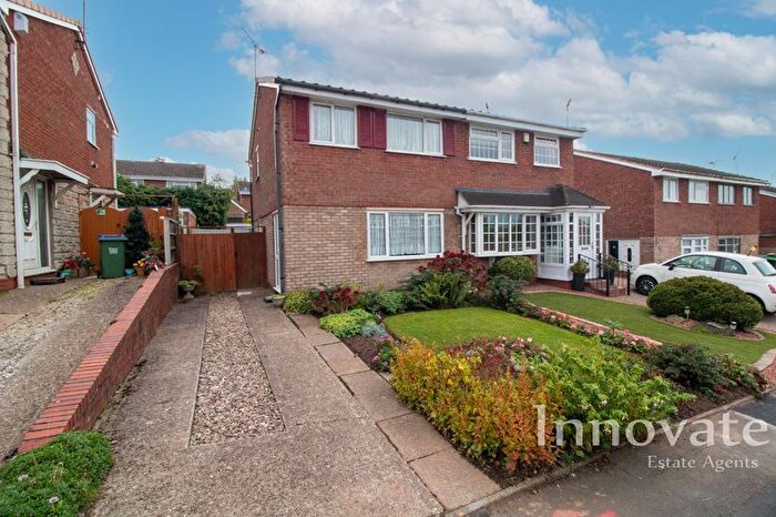 3 Bedroom Semi-detached House For Sale In Westmead Drive, Oldbury, B68