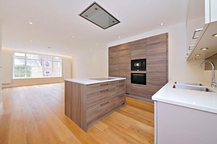 2 Bedroom Apartment To Rent In Beechcroft Avenue, Golders Green, NW11