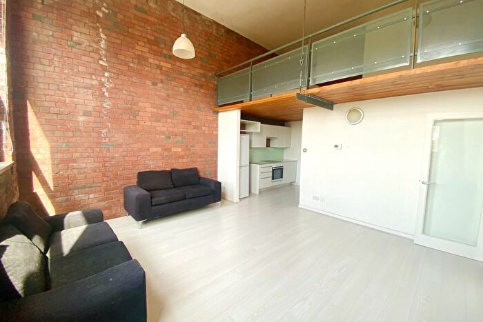 2 Bedroom Flat To Rent In Whingate, Leeds, West Yorkshire, LS12