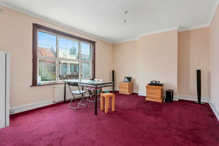 2 Bedroom Flat To Rent In Morieux Road, London, E10