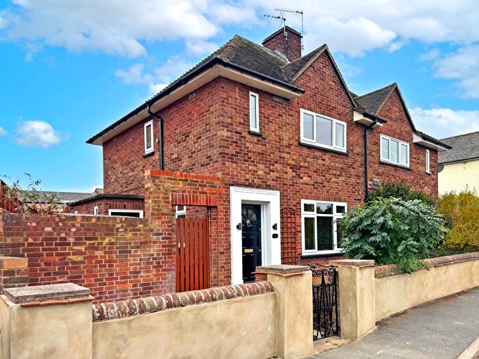 2 Bedroom Semi-detached House For Sale In St. Andrews Street, Biggleswade, SG18