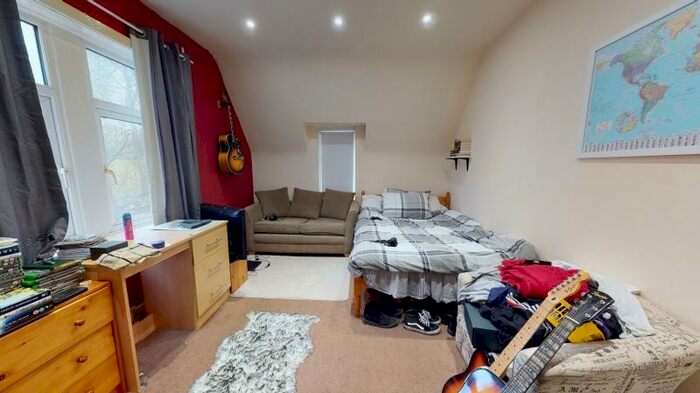 2 Bedroom Detached House To Rent In Headingley Lane, Headingley, Leeds, LS6