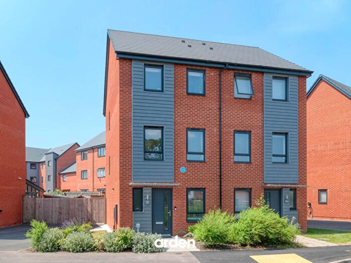 3 Bedroom Semi-Detached House For Sale In Light Hall Lane, Shirley, B90