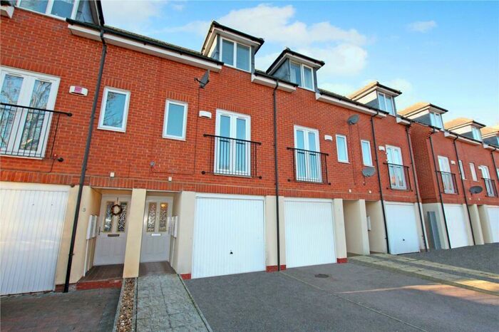 3 Bedroom Terraced House To Rent In Wilson Road, Rushden, Northants, NN10