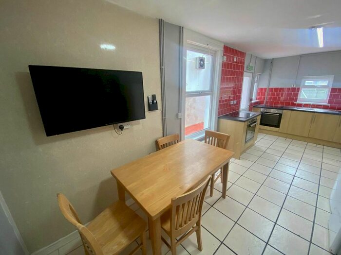 7 Bedroom Property To Rent In Gwydr Crescent, Uplands, Swansea, SA2