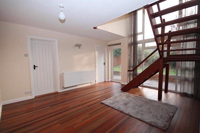 2 Bedroom Detached House To Rent In Downs Way, Great Bookham, KT23