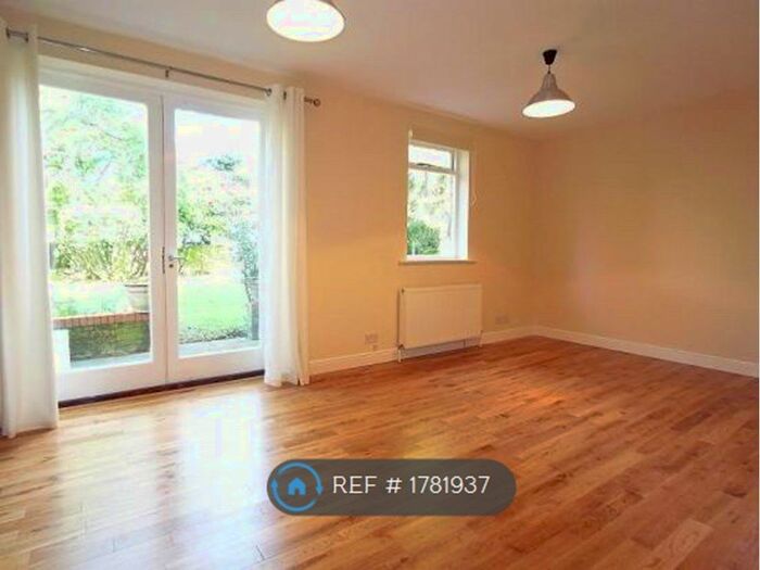 2 Bedroom Flat To Rent In London Road, Ascot, SL5